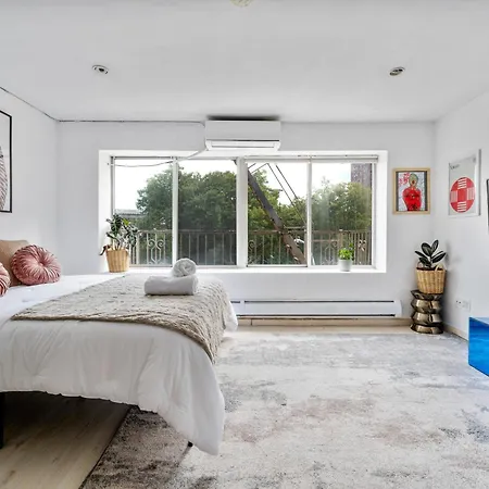 Chinatown Essential 2 Bedroom 900 Square Feet